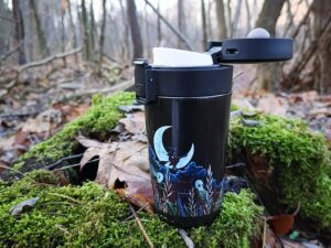 czarny kubek termiczny do ziół